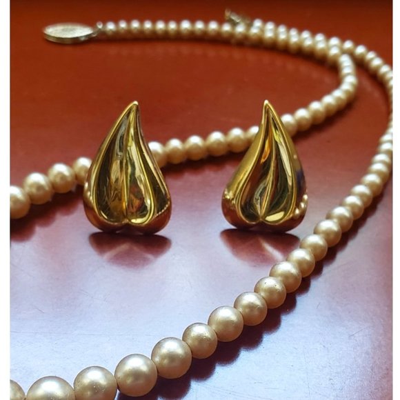 Vintage Gold Heart Leaf Earrings - Picture 2 of 10